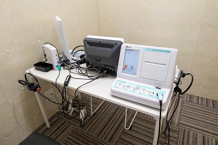 聴力検査（インピーダンスオージオメーター）